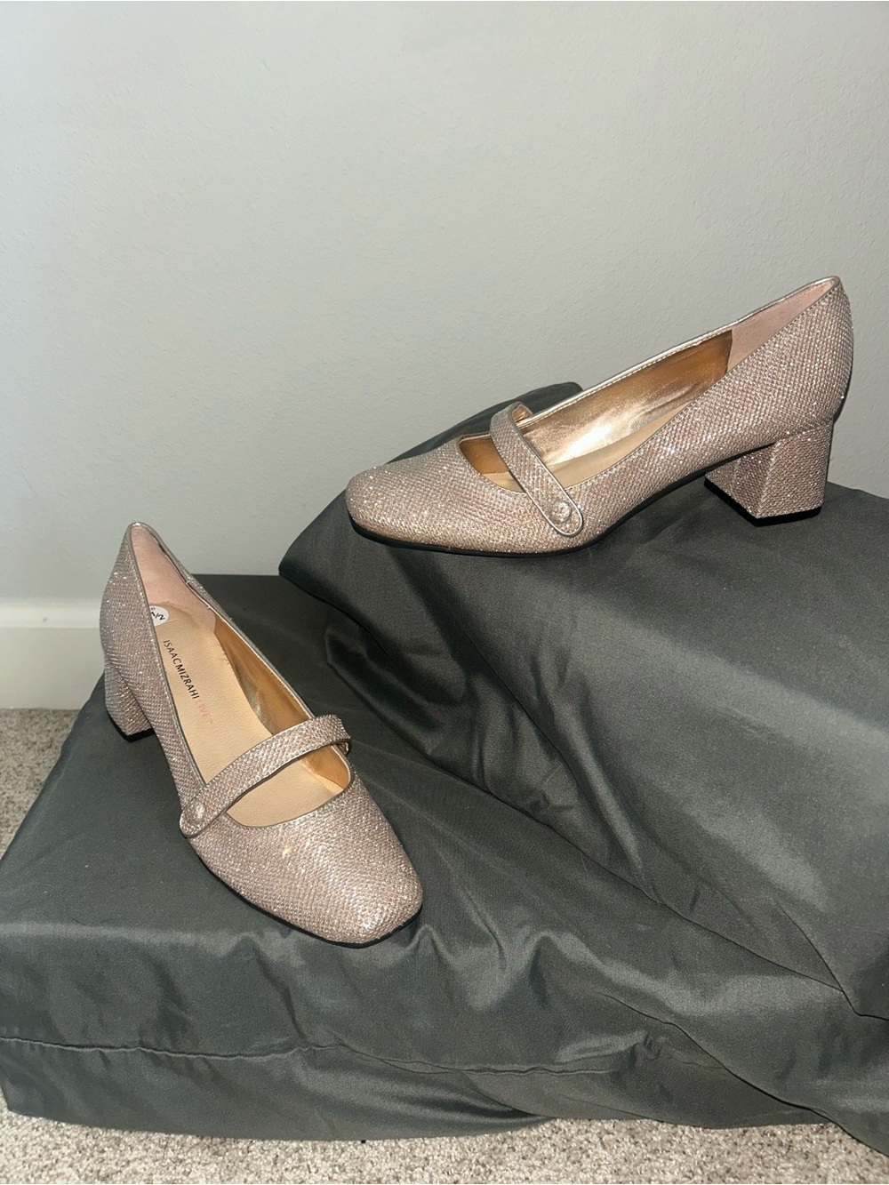 NEW Isaac Mizrahi Rose Gold Glitter Mary Jane Block Heel Pumps Sz 8.5